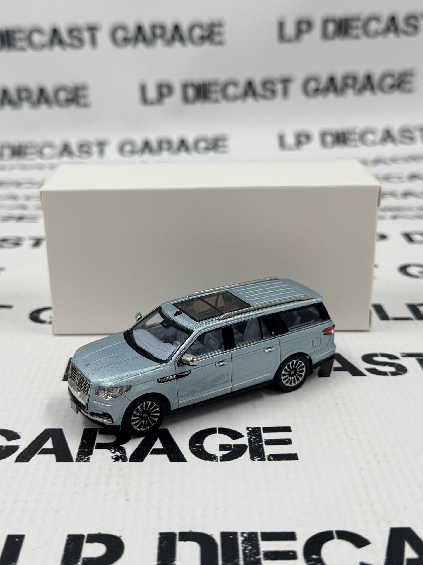 MODEL TRUCK 2024 Lincoln Navigator Ice Blue SUV 1:64 Diecast
