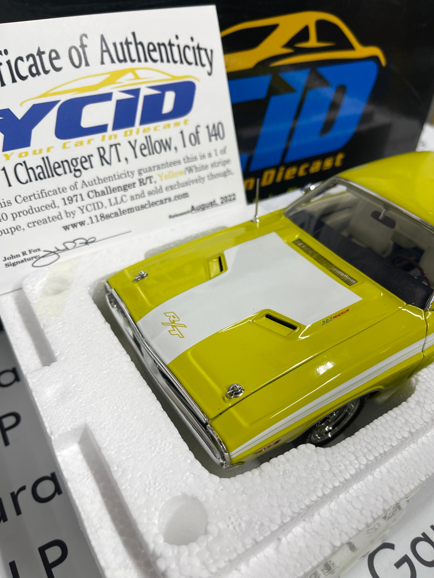 ACME YCID 1971 Dodge Challenger R/T Yellow w/ White Stripes 1:18 Diecast A1806020CYY