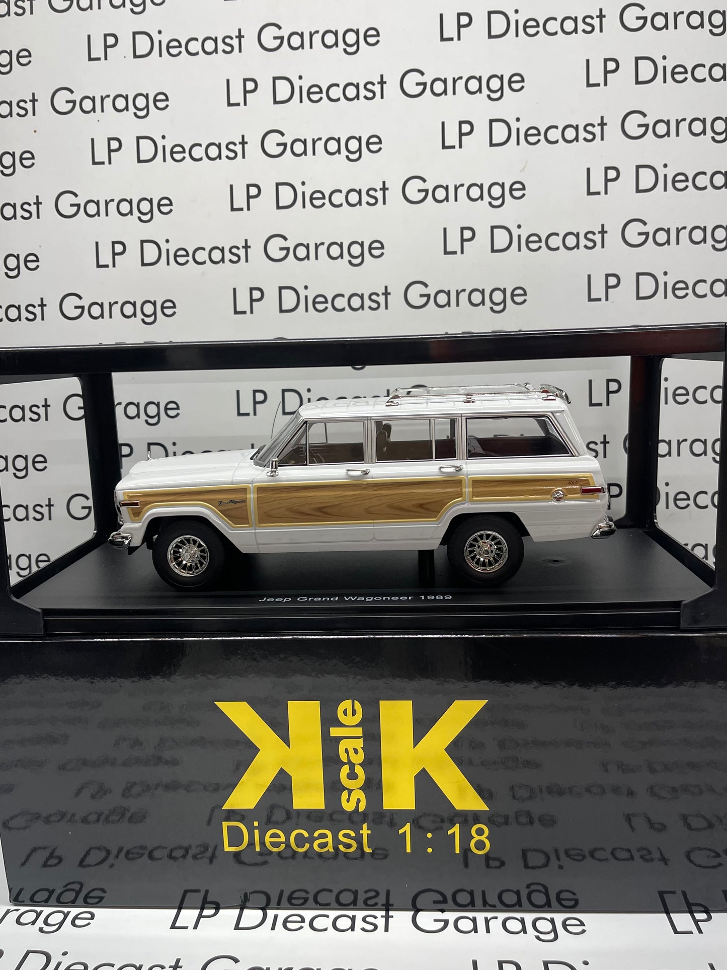 KK Scale 1989 Jeep Grand Wagoneer White with Wood Sides 1:18 Diecast