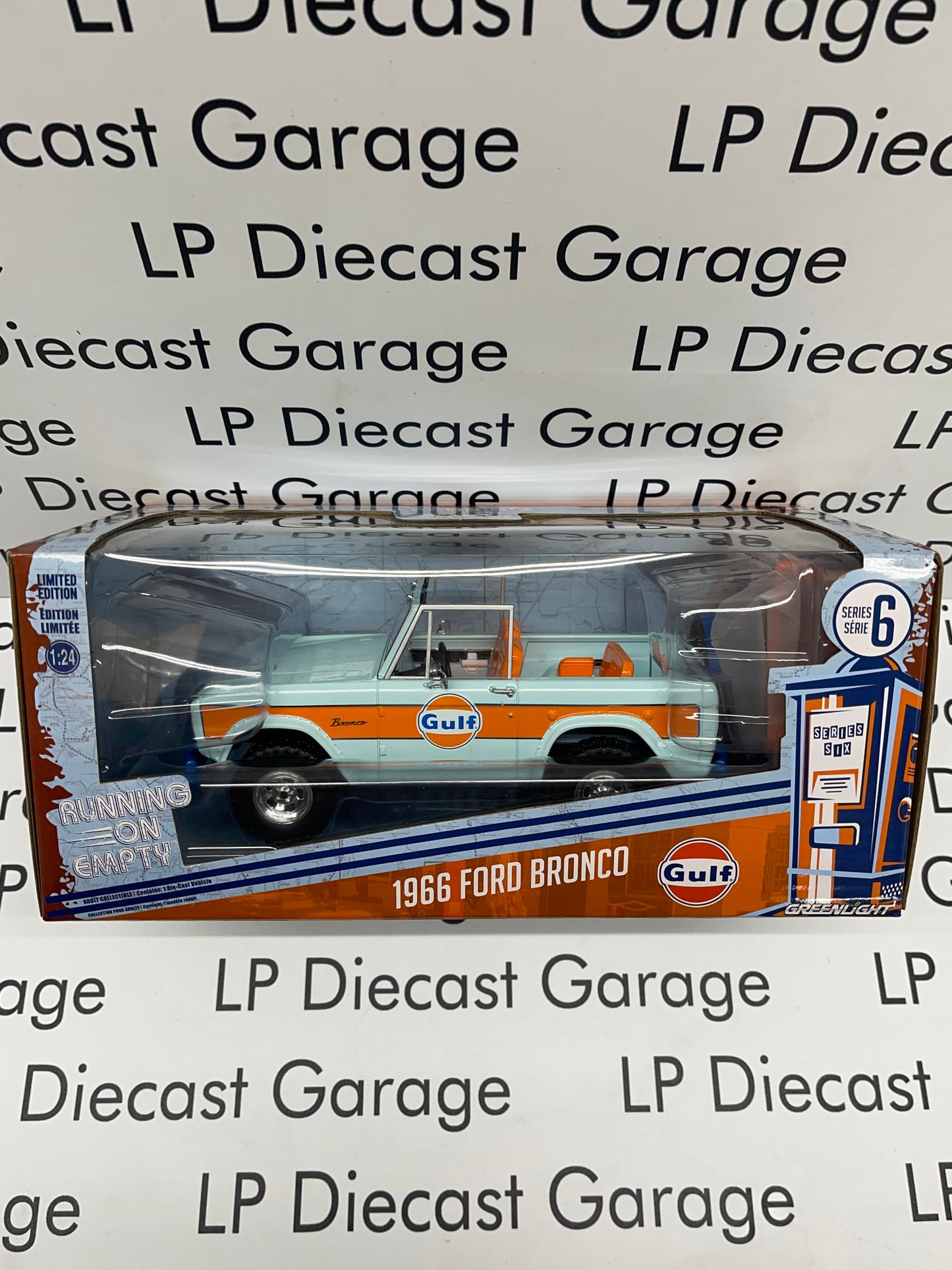 GREENLIGHT 1966 Ford Bronco Gulf Oil with Removable Top Running on Empty 1:24 Scale Diecast