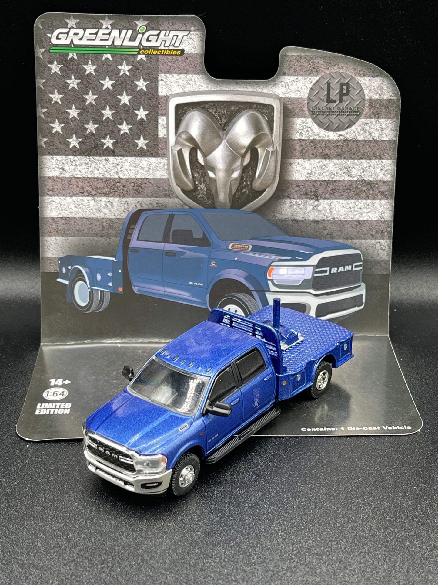 GREENLIGHT 2022 Ram 3500 Flatbed Blue Cummins Diesel LP Diecast Garage