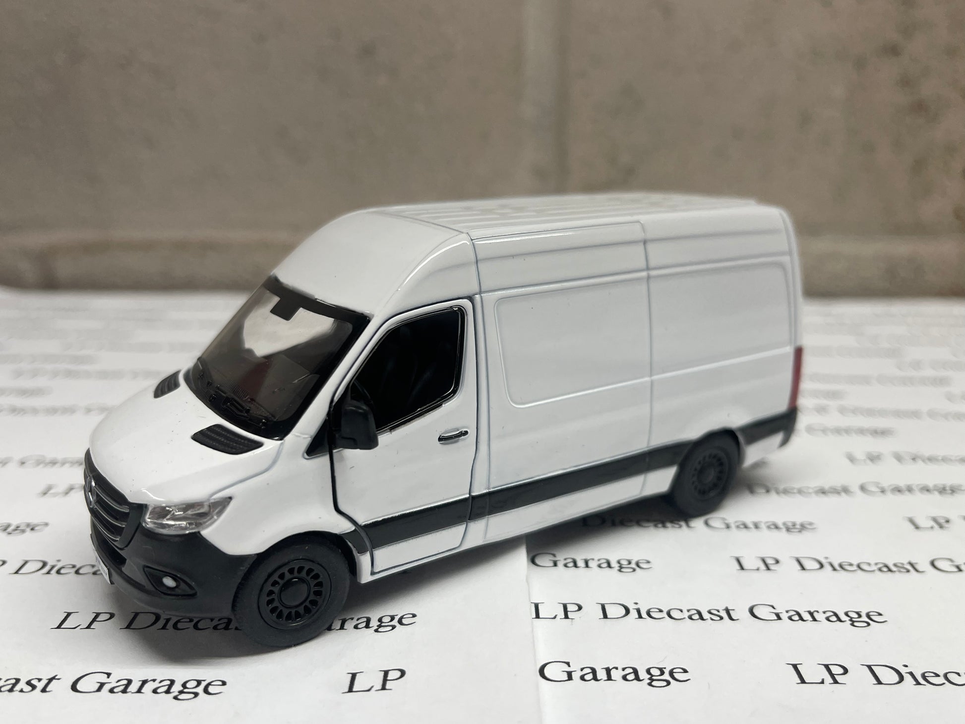 KINSMART Mercedes Benz Sprinter Van Blank White Diecast 1 48 Scale